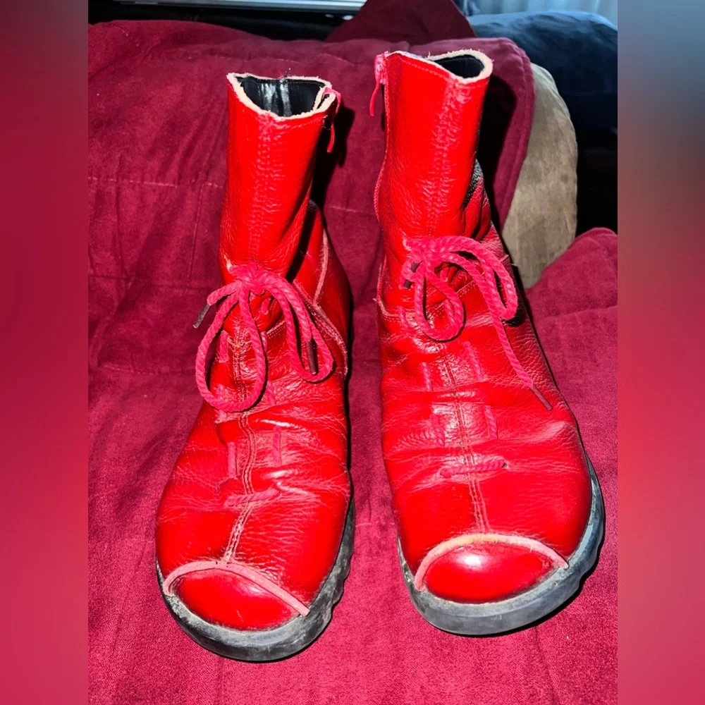 Red boots - Picture 1 of 6